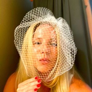 Bridal veil fascinator with pearl and diamond in white